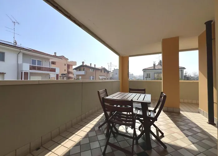 Spacious And Comfortable In Apartment *